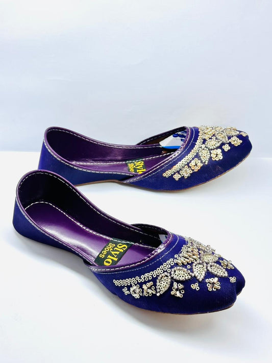 Perfect khussa for festive wear 💕